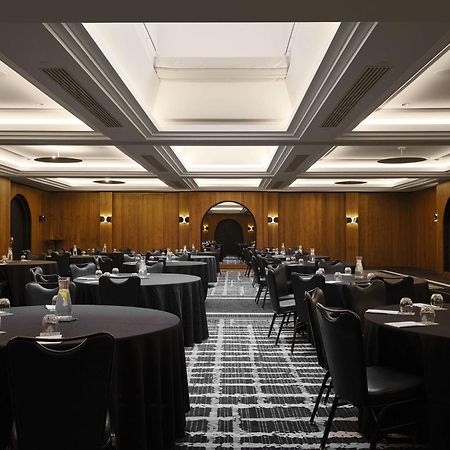 Vogue Hotel Montreal Downtown, Curio Collection By Hilton Екстериор снимка