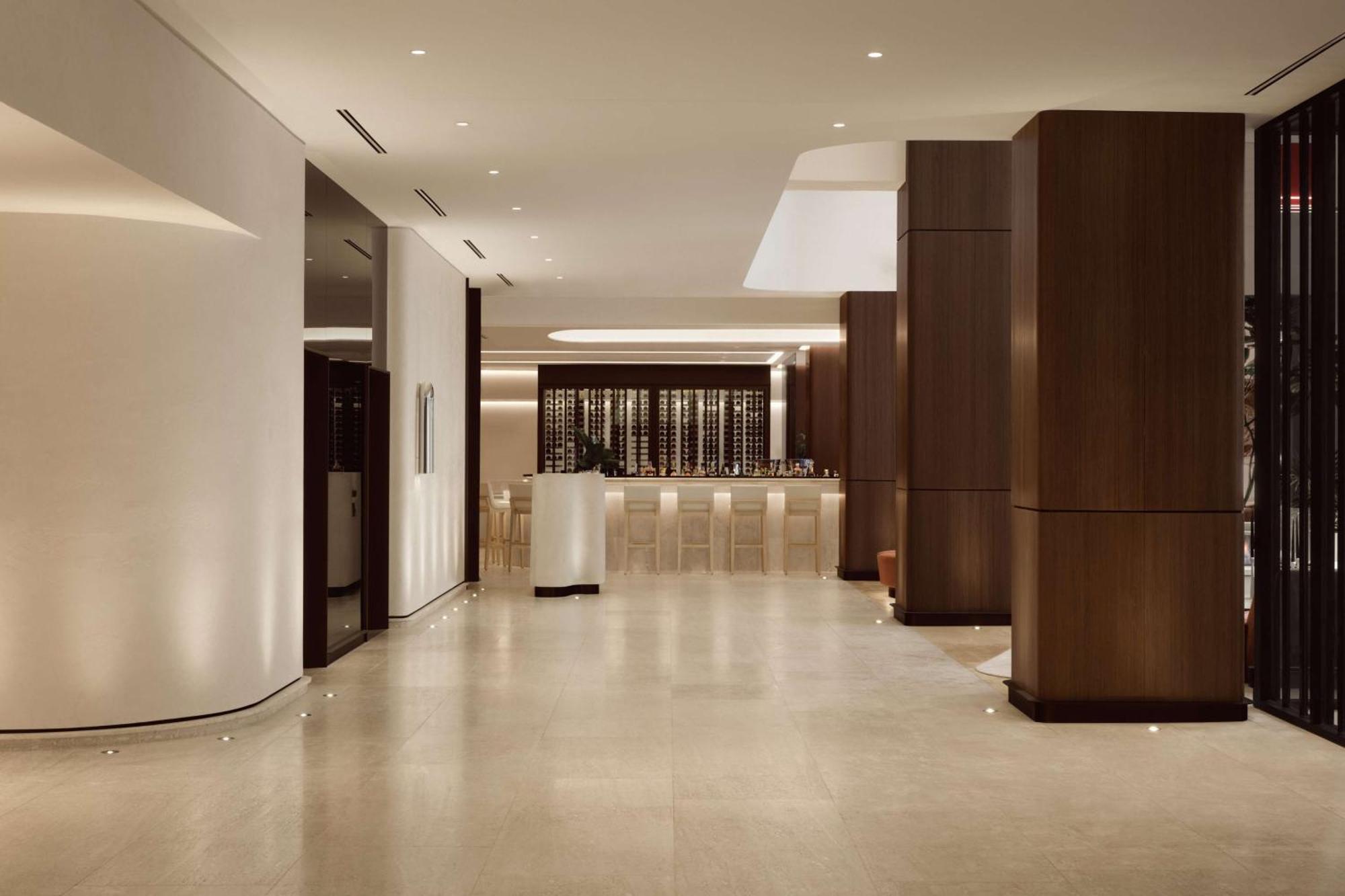 Vogue Hotel Montreal Downtown, Curio Collection By Hilton Екстериор снимка