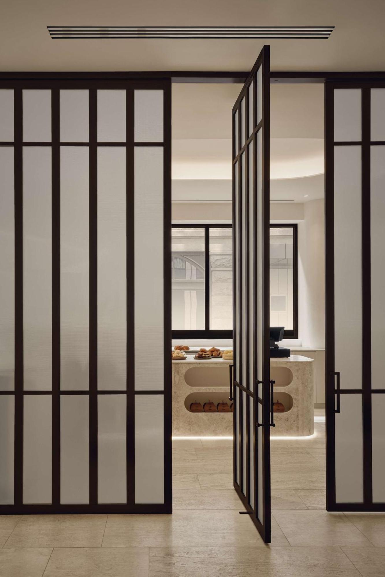 Vogue Hotel Montreal Downtown, Curio Collection By Hilton Екстериор снимка