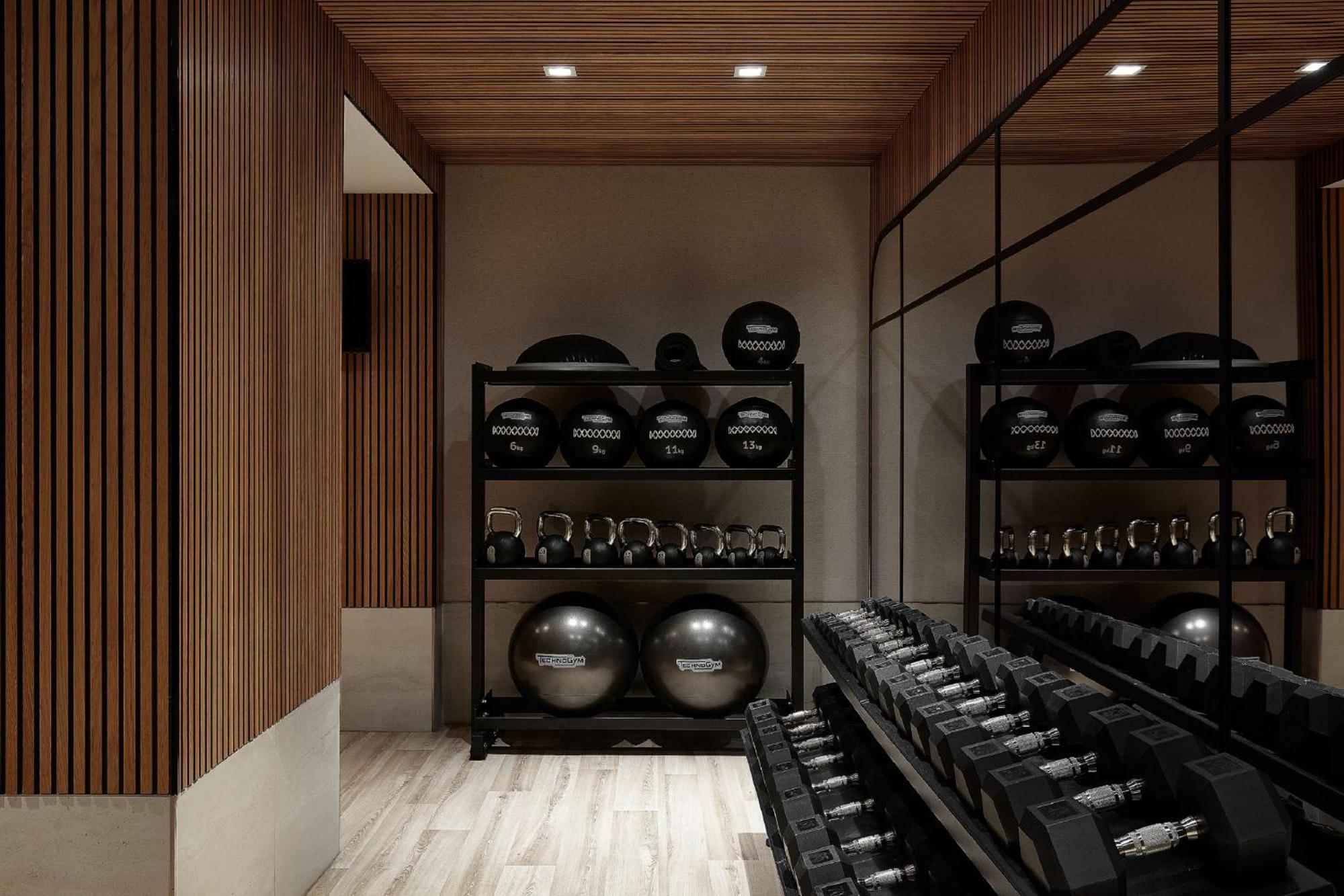 Vogue Hotel Montreal Downtown, Curio Collection By Hilton Екстериор снимка