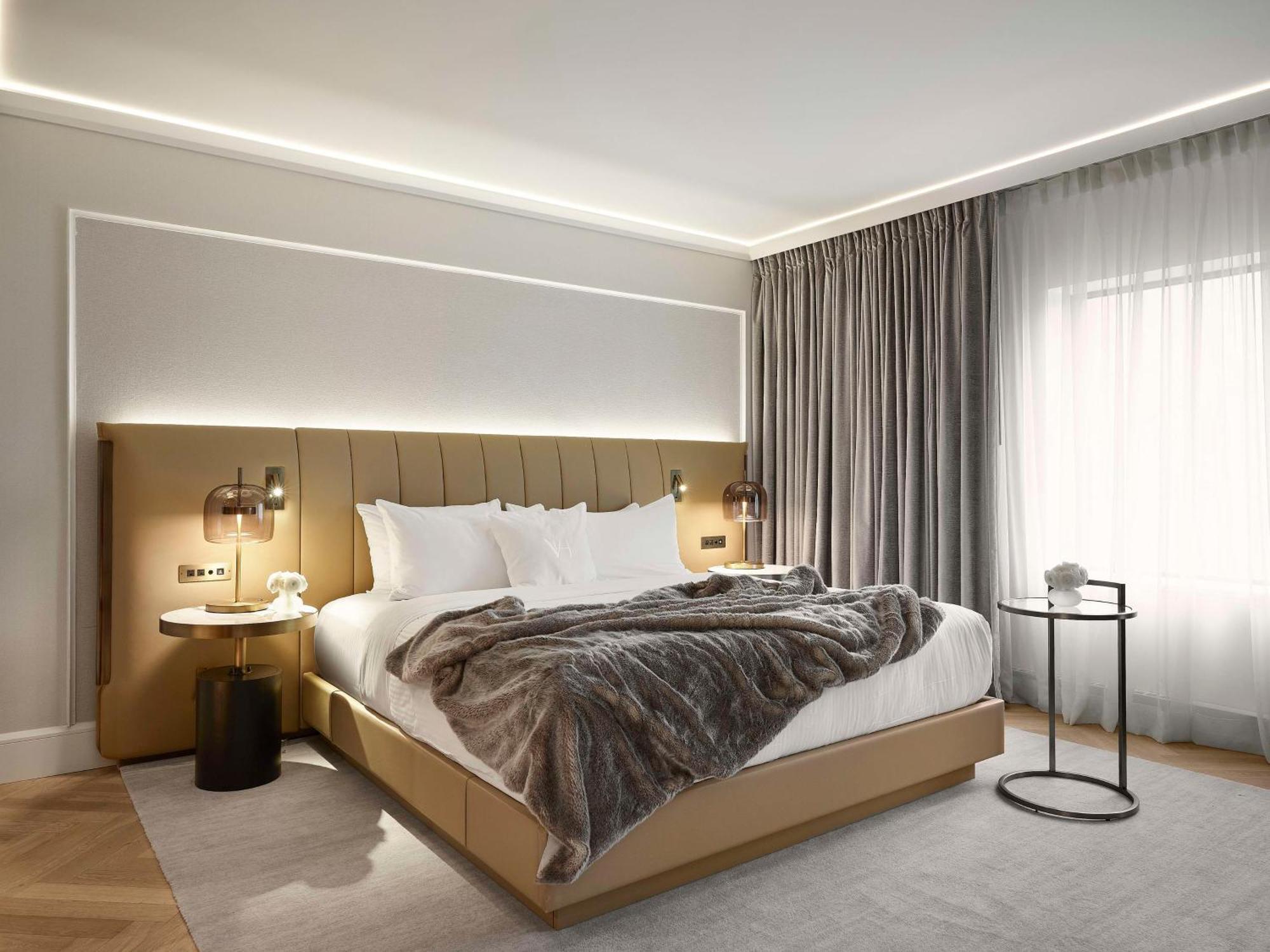 Vogue Hotel Montreal Downtown, Curio Collection By Hilton Екстериор снимка