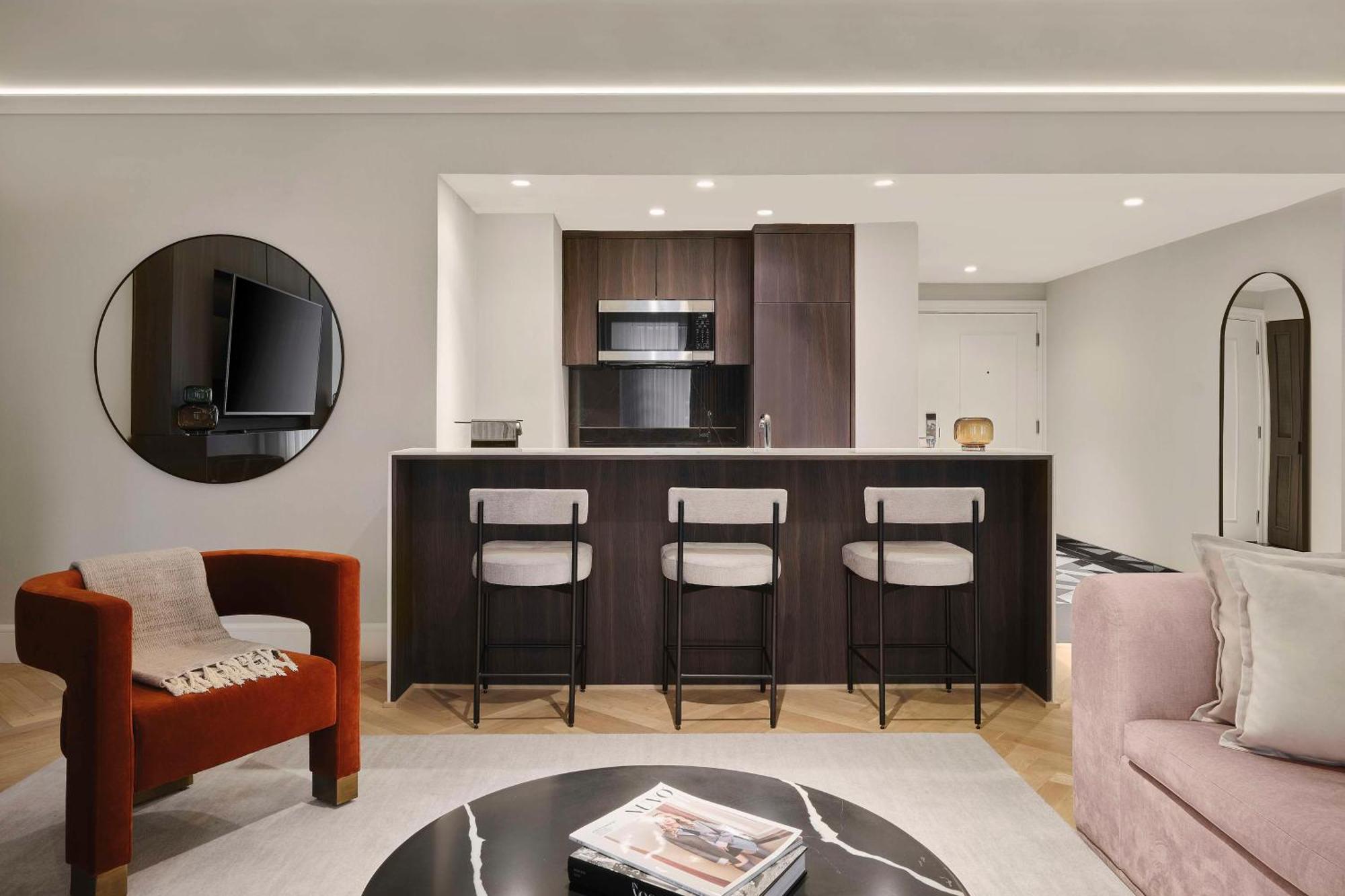 Vogue Hotel Montreal Downtown, Curio Collection By Hilton Екстериор снимка