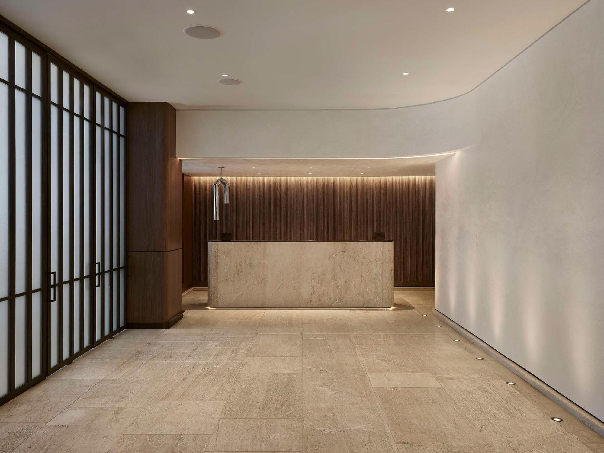 Vogue Hotel Montreal Downtown, Curio Collection By Hilton Екстериор снимка